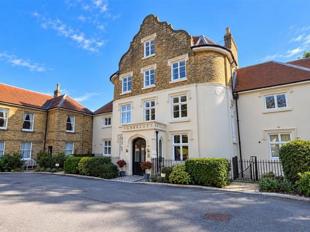 Flat for sale in West Cliff, Thanet