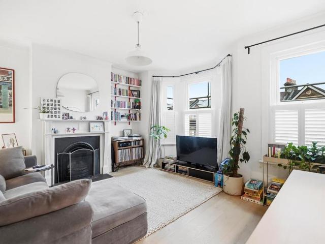 Flat for sale in Crofton Park, Greater London