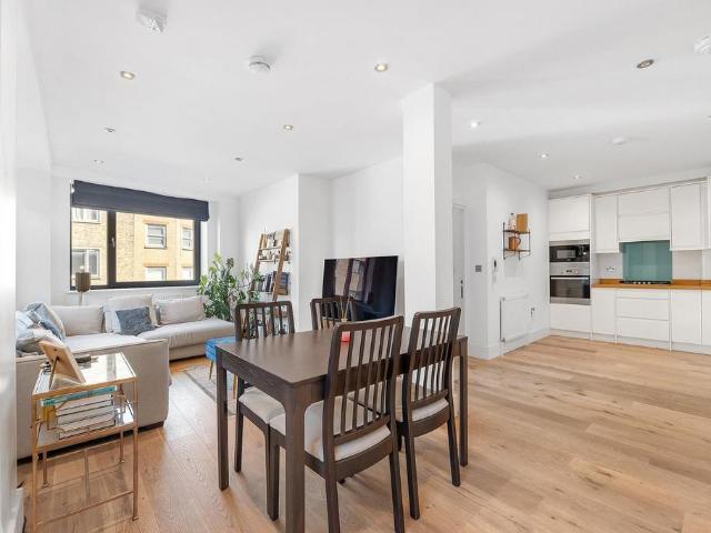 Flat for sale in Loughborough Junction, Greater London
