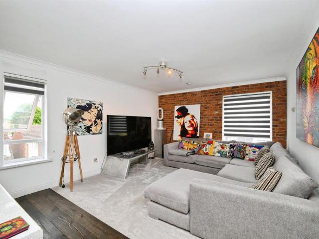 Flat for sale in Broxbourne, Hertfordshire