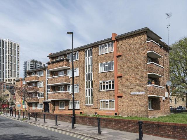 Flat for sale in St. George in the East, Stepney