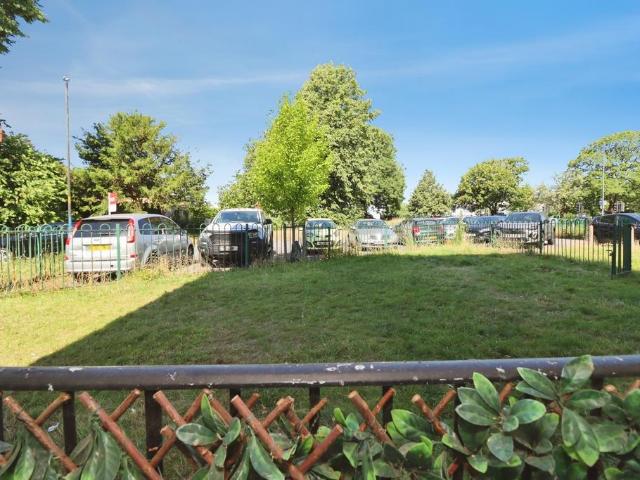 Flat for sale in Feckenham, City Of Bristol