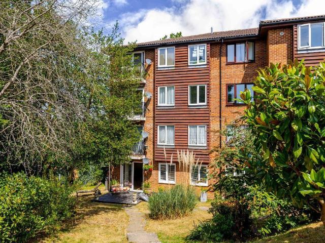 Flat for sale in London Borough of Croydon, Purley