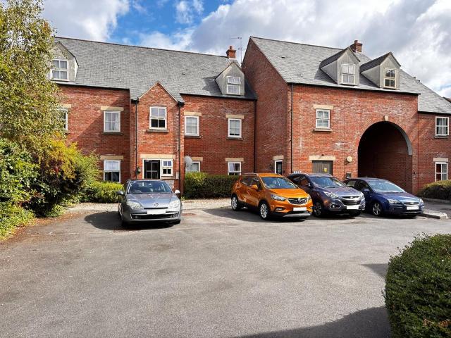 Flat for sale in Gloucester, Gloucestershire
