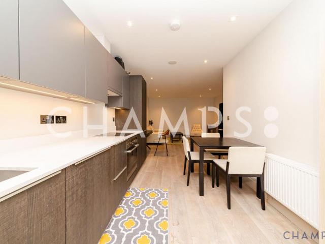 Flat for sale in Fulham, Walham Green