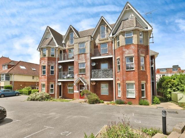 Flat for sale in Boscombe, Bournemouth