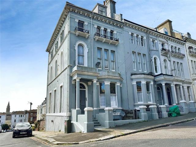 Flat for sale in Bohemia, Guestling Green