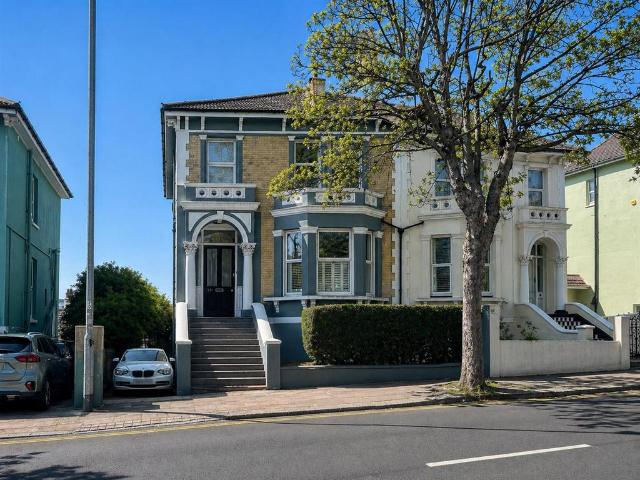 Flat for sale in Round Hill, Brighton & Hove