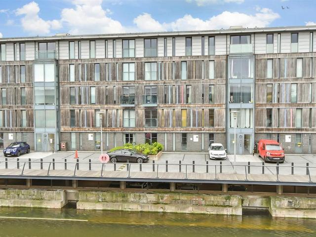 Flat for sale in Brompton, Gillingham
