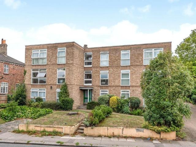 Flat for sale in London Borough of Lewisham, Forest Hill