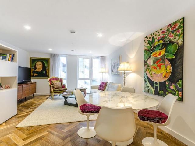 Flat for sale in Finsbury, Greater London