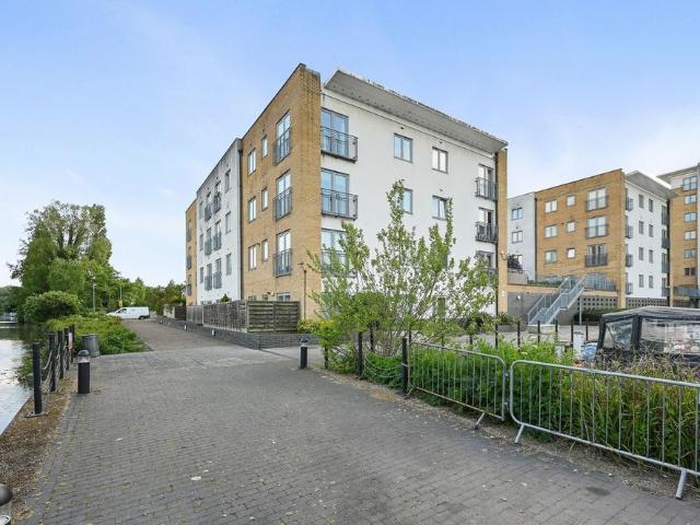 Flat for sale in Grand Union Village, Greater London