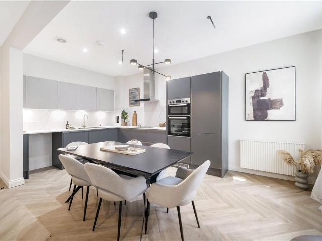 Flat for sale in Castlehead, Glenburn