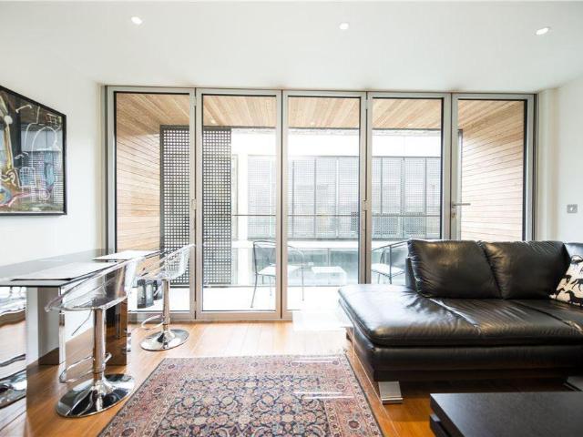 Flat for sale in West Hampstead, Greater London