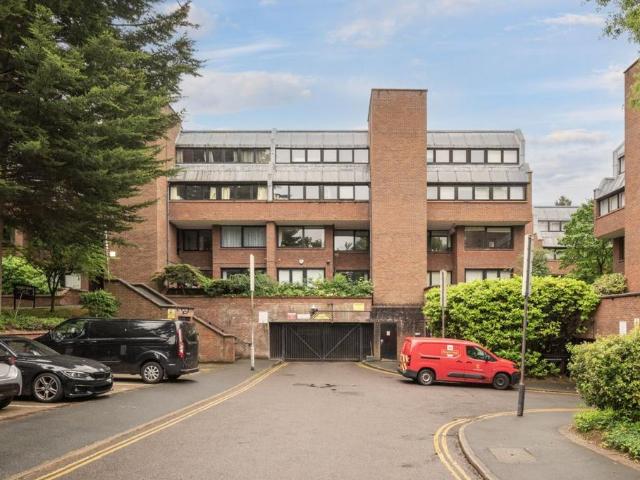 Flat for sale in Golders Green, Greater London