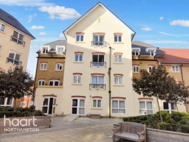Flat for sale in Semilong, Northampton
