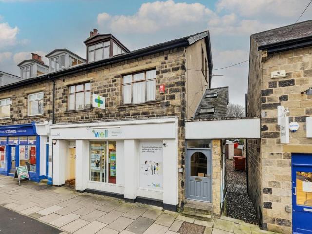 Flat for sale in Farsley, West Yorkshire