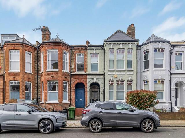 Flat for sale in Highbury, Greater London
