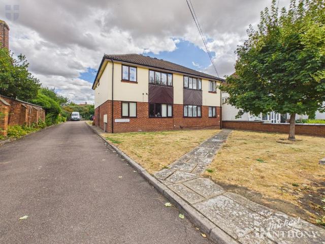 Flat for sale in Walton, Aylesbury