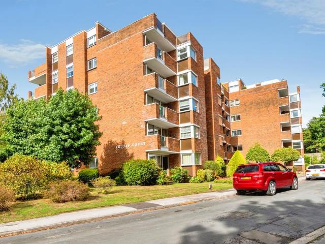 Flat for sale in Bassett, City Of Southampton