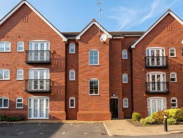 Flat for sale in Southport, Sefton