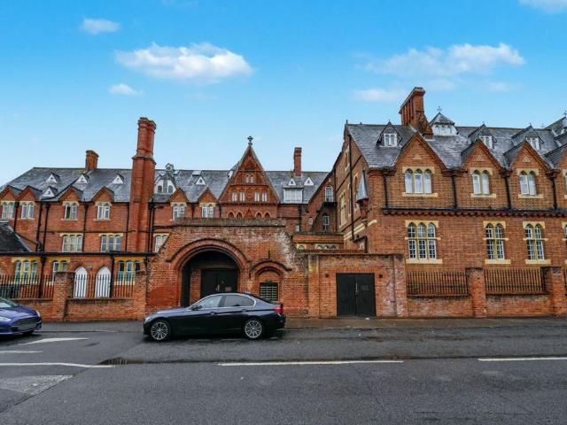 Flat for sale in Windsor, Clewer Green