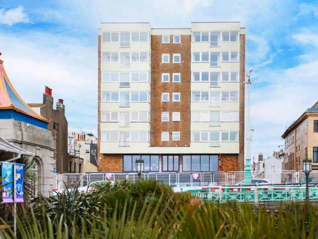 Flat for sale in Queen's Park, Brighton & Hove