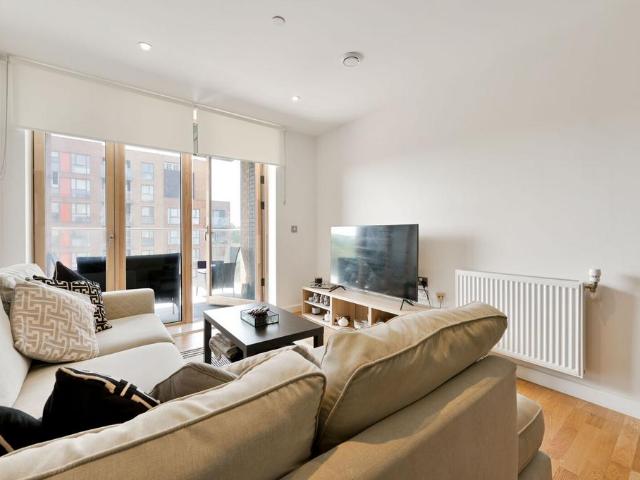 Flat for sale in London Borough of Ealing, Hanwell
