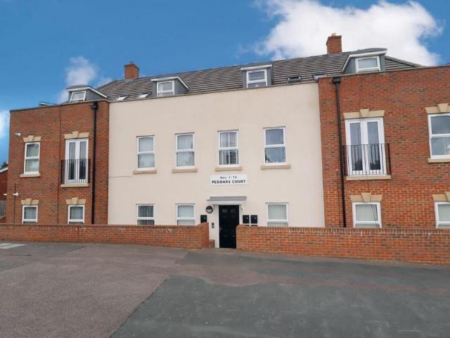 Flat for sale in Bramingham Park, Luton