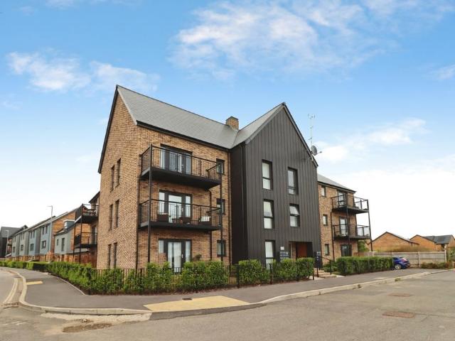 Flat for sale in Berwick Green, Catbrain