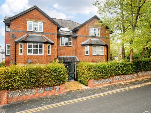 Flat for sale in Charlotteville, Guildford