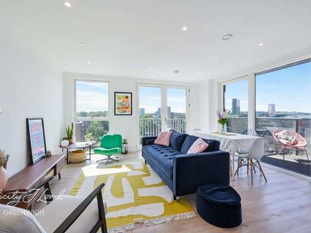Flat for sale in London Borough of Lewisham, New Cross