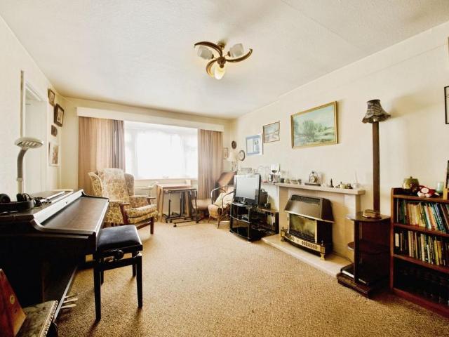 Flat for sale in Cockfosters, Greater London