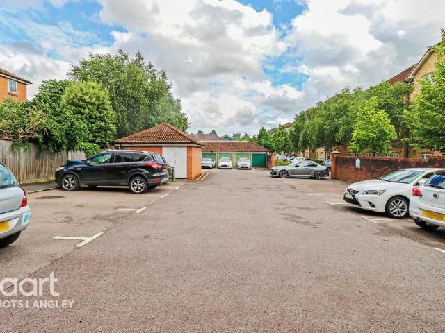 Flat for sale in Pouchen End, Hertfordshire