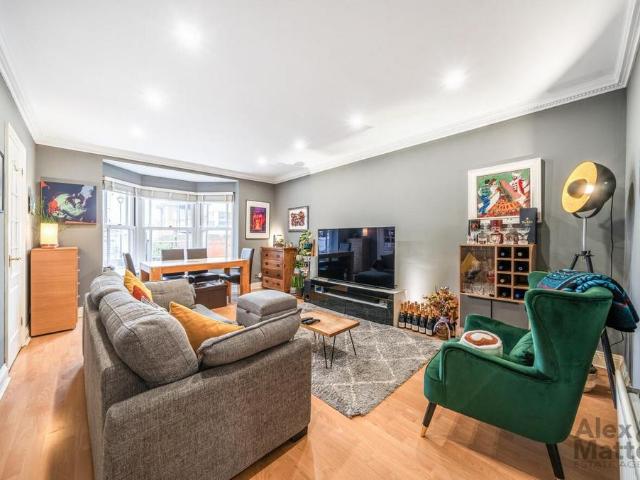 Flat for sale in Rotherhithe, Greater London