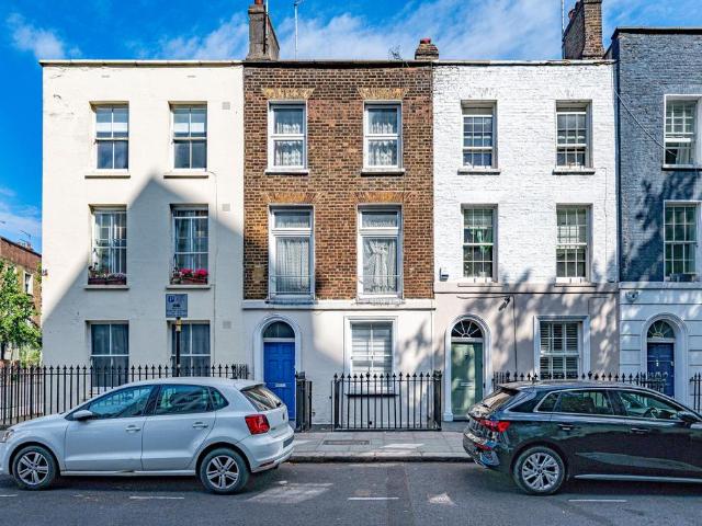 Flat for sale in Fitzrovia, Greater London