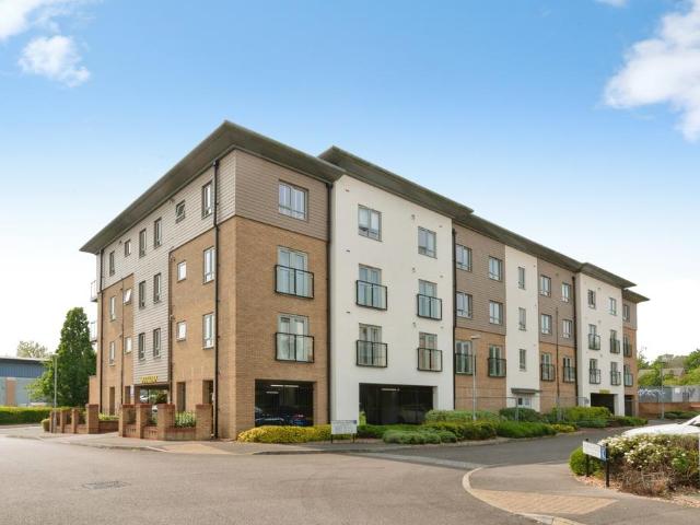 Flat for sale in Easthampstead, Bracknell