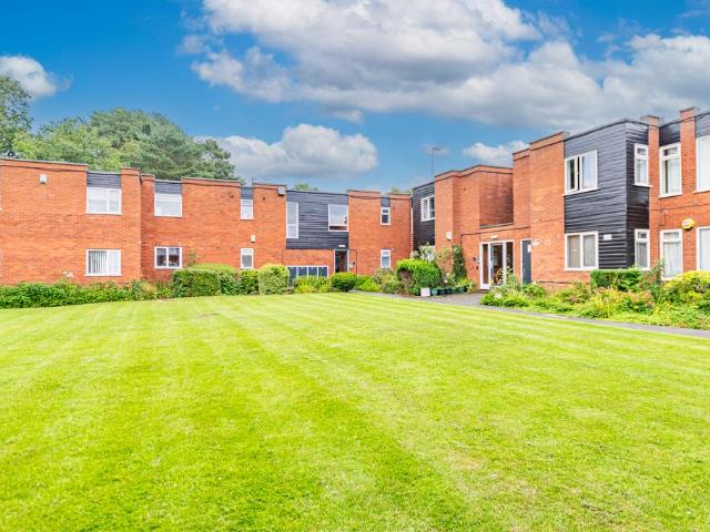 Flat for sale in Alwoodley, West Yorkshire