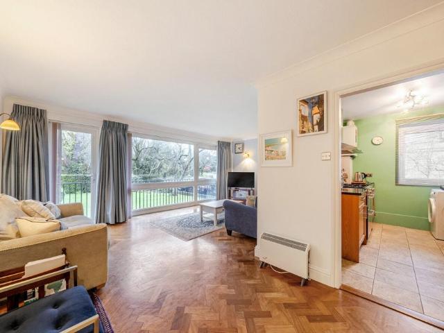 Flat for sale in Putney, Greater London