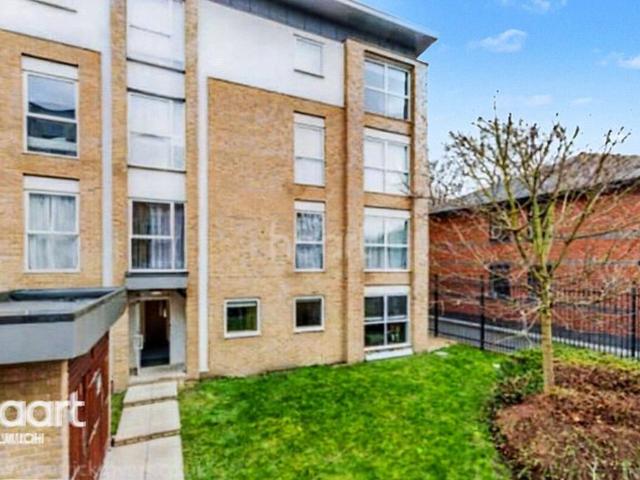 Flat for sale in Dulwich, Greater London