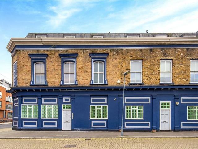 Flat for sale in Old Ford, Bow