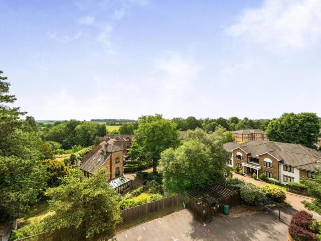 Flat for sale in Hawkenbury, Sandown Park