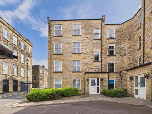 Flat for sale in Priestthorpe, Crossflatts