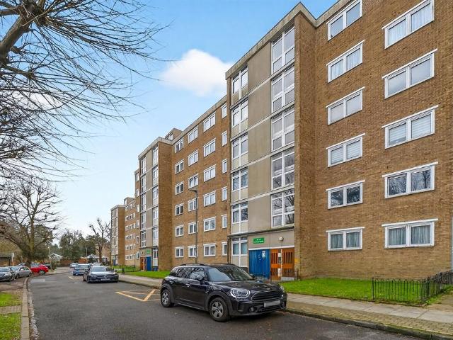 Flat for sale in Southfields, Greater London