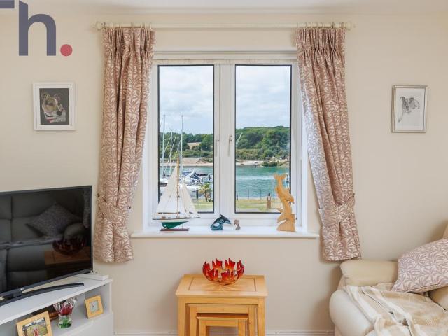 Flat for sale in East Cowes, Isle Of Wight