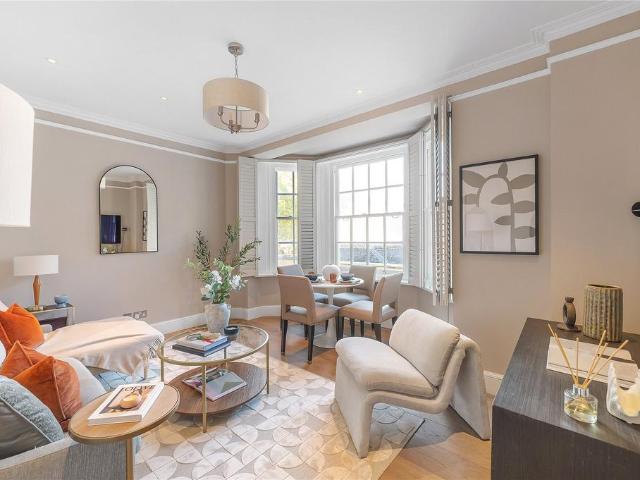 Flat for sale in Chelsea, Greater London