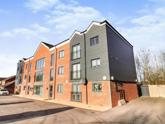 Flat for sale in Grove Farm, Nuneaton and Bedworth