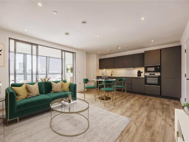 Flat for sale in London Borough of Croydon, Greater London