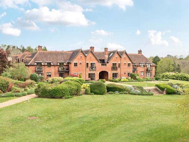 Flat for sale in Witley, Fole