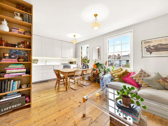 Flat for sale in West Hackney, Greater London